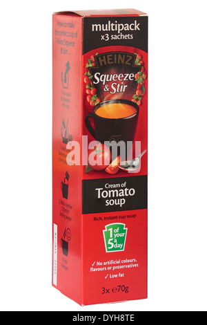 Heinz Squeeze & rühren Sahne von Tomatensuppe isoliert auf weißem Hintergrund Stockfoto