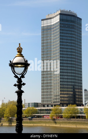 London, England, Vereinigtes Königreich. Millbank Tower (1963: Ronald Ward und Partner) 118m/387 ft hoch. Stockfoto