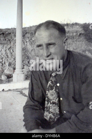 Die Spirit of St. Louis, ein maßgeschneidertes Flugzeug von Charles Lindbergh, ist ein Symbol für die Pionierarbeit in der transatlantischen Luftfahrt. Sein Nachbau in San Diego unterstreicht die Bedeutung dieses Flugzeugs in der Geschichte der Luftfahrt. Stockfoto