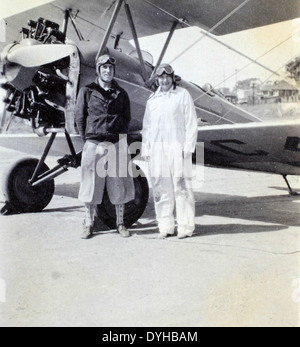 Die AL8 Douglas 000409 ist eine Nachbildung des historischen Spirit of St. Louis, dem Flugzeug, das Charles Lindbergh 1927 auf seinem historischen Solo-Transatlantikflug flog. Dieses Modell ist Teil der Sammlung des San Diego Air and Space Museum und zeigt erste Fortschritte in der Luftfahrttechnologie und Lindberghs bahnbrechende Leistungen im Luftverkehr. Stockfoto