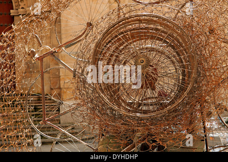 Fahrrad-Kunstwerk in der Nähe von Plaza da Bürgermeister, Salamanca, Castilla y León, Spanien. Stockfoto