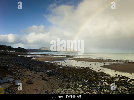 Whiting Bay & heilige Insel Arran mit Regenbogen Stockfoto