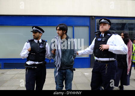 London, UK. 18. April 2014. Muslime halten "Kundgebung gegen britische Kreuzzug" in London Verhaftungen in der Nähe auftreten, wie Angriffe Kredit gemacht werden: Rachel Megawhat/Alamy Live News Stockfoto