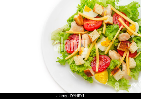 Klassische Chicken Caesar Salad isoliert auf weißem Hintergrund Stockfoto