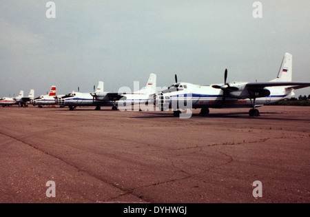 Die Antonov AN-30 Clank ist ein sowjetisches Flugzeug, das hauptsächlich für die Luftaufklärung und Fotografie eingesetzt wird. In den 1960er Jahren wurde es von verschiedenen Ländern für Kartierungs- und Vermessungsoperationen genutzt. Stockfoto