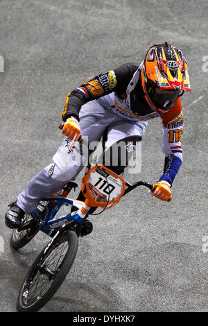 Manchester, UK. 18. April 2014. Laura SMULDERS P 110 Elite Frauen-Zeitfahren letzte UCI BMX Supercross World Cup Manchesters National Cycling Centre England, UK-Credit: Simon Balson/Alamy Live News Stockfoto