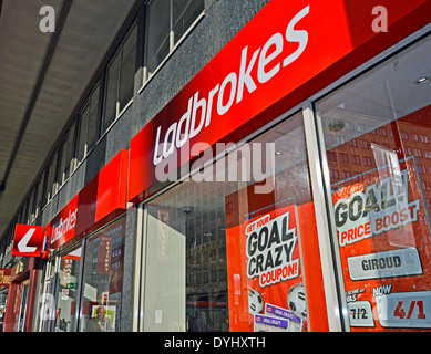 Ladbrokes, York Road, Waterloo, London, England, Vereinigtes Königreich Stockfoto