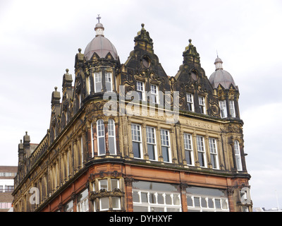 Architektur: gebaute architektonische Besonderheiten der Claremont Gebäude, Haymarket, Newcastle Upon Tyne, England, UK Stockfoto