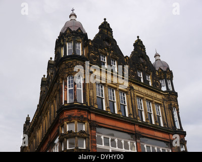 Architektur: gebaute architektonische Besonderheiten der Claremont Gebäude, Haymarket, Newcastle Upon Tyne, England, UK Stockfoto