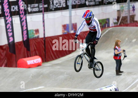 Manchester, UK. 18. April 2014. Liam PHILLIPS 1 Elite Herren Zeitfahren letzte UCI BMX Supercross World Cup Manchesters National Cycling Centre England, UK-Credit: Simon Balson/Alamy Live News Stockfoto