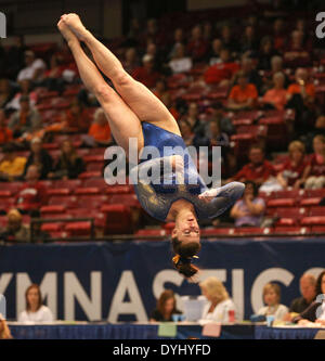 Birmingham, AL, USAA. 18. April 2014. 18. April 2014: Michigans Joanna Sampson auf dem Boden während der 2014 NCAA Frauen Gymnastik Staatsmeisterschaft im Birmingham Jefferson Convention Complex in Birmingham, AL. Kyle Okita/CSM/Alamy Live News Stockfoto