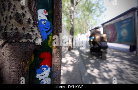 Shenyang, China Liaoning Provinz. 18. April 2014. Ein Baum hohl Gemälde sieht in Shenyang, Hauptstadt des nordöstlichen Chinas Liaoning Provinz, 18. April 2014. © Yao Jianfeng/Xinhua/Alamy Live-Nachrichten Stockfoto