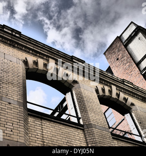 Kreative Bild der Architektur / architektonische Aspekte der halb verfallenen Art-Deco-Art Gebäude, Newcastle Upon Tyne, England, UK Stockfoto