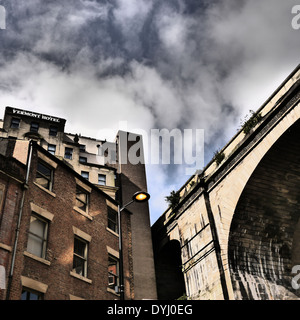 Kreative Bild der Architektur / architektonische Aspekte der Vermont Hotel und Bahnhof Bogen, Newcastle Upon Tyne, England, UK Stockfoto
