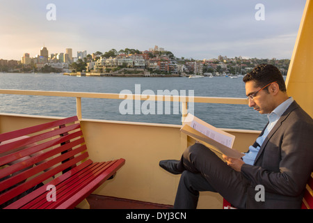 Sydney Australien, Sydney Harbour, Hafen, Parramatta River, Mosmoon Bay, F2, Fähre, Mann Männer männlich, Mann aus Asien Männer männlich, Passagiere Fahrer, fahren ho Stockfoto