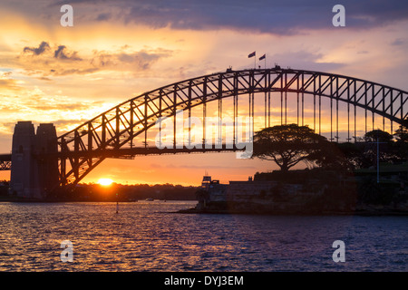 Sydney Australien, Sydney Harbour Bridge, Hafen, Aufstieg, Parramatta River, Wasser, Sonnenuntergang, AU140307124 Stockfoto