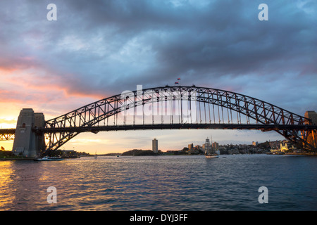Sydney Australien, Sydney Harbour Bridge, Hafen, Parramatta River, Wasser, Sonnenuntergang, AU140307132 Stockfoto