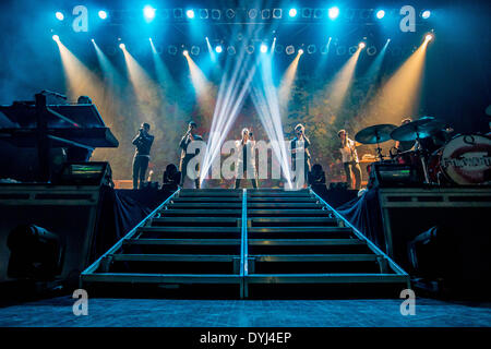 Detroit, Michigan, USA. 18. April 2014. DIE Ausführung auf ihre Mundpropaganda Welttournee The Fillmore in Detroit, MI am 18. April 2014 WANTED Credit: Marc Nader/ZUMA Wire/ZUMAPRESS.com/Alamy Live News Stockfoto