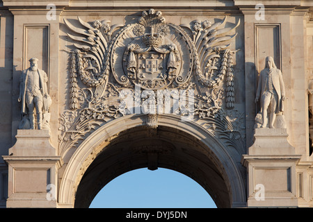 Wappen von Portugal auf Rua Augusta Bogen in Lissabon, Portugal. Stockfoto