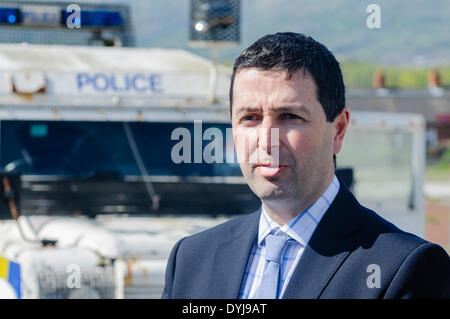 Belfast, Nordirland. 19. April 2014 - Detective Superintendent Jonathan Roberts gibt eine Pressekonferenz als PSNI weiterhin die Ermordung des ehemaligen Leiters der Continuity IRA, Tommy Crossan, zu untersuchen, wurde beschossen mehrfach seine Familie Fuel-Business. Bildnachweis: Stephen Barnes/Alamy Live-Nachrichten Stockfoto