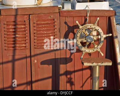 Morgenlicht an Deck der alten Angelboot/Fischerboot Stockfoto