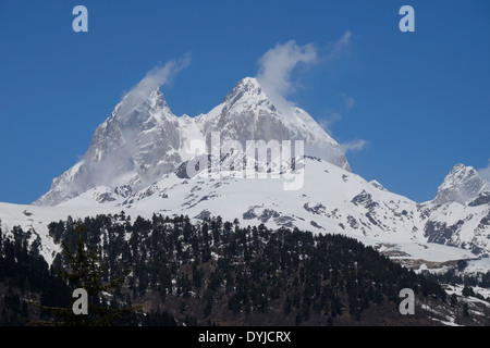 Twin Peaks von Berg Uschba, eines der bekanntesten Gipfel der Kaukasus Mountainscin Svaneti Region Republik Georgien Stockfoto