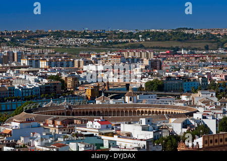 Panorama Ansicht und Stierkampfarena, Sevilla, Region von Andalusien, Spanien, Europa Stockfoto