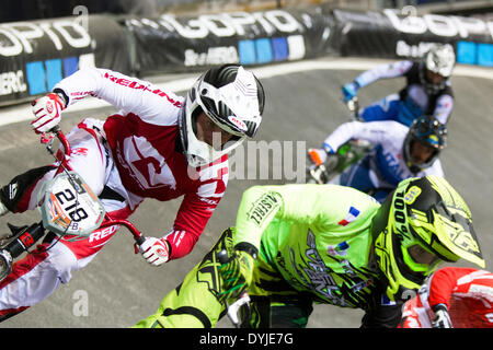 Manchester, UK. 18. April 2014. Hunter PELHAM (Rad 218) Elite Männer Qualifikation laufen 3 Hitze 15 UCI BMX Supercross World Cup Manchesters National Cycling Centre England, UK-Credit: Simon Balson/Alamy Live News Stockfoto