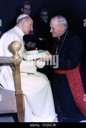 Kardinal Wojtyla und Papst Paul VI. im Jahr 1977 Stockfoto