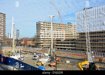 Die Sanierungsarbeiten begannen auf einem Teil des alten Heygate Estate, die restlichen Blöcke wurden für den Abriss vorbereitet Southwark South London uk Stockfoto