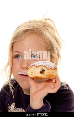 Art Im Fasching Mit Krapfen. Faschingskrapfen / Kinder im Karneval mit Donuts. Karneval-Donut, Blondinen näher, 7 Jahre; Stockfoto