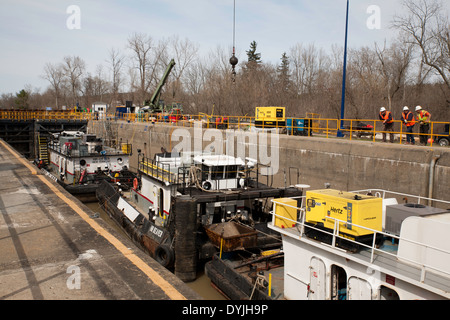 Champlain Canal ist Teil des New York State Kanalsystem, das ist Lock C6 in Fort Miller, New York, während Operationen Baggerarbeiten. Stockfoto