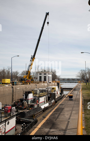 Champlain Canal ist Teil des New York State Kanalsystem, das ist Lock C6 in Fort Miller, New York, während Operationen Baggerarbeiten. Stockfoto