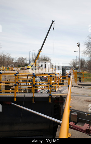 Champlain Canal ist Teil des New York State Kanalsystem, das ist Lock C6 in Fort Miller, New York, während Operationen Baggerarbeiten. Stockfoto