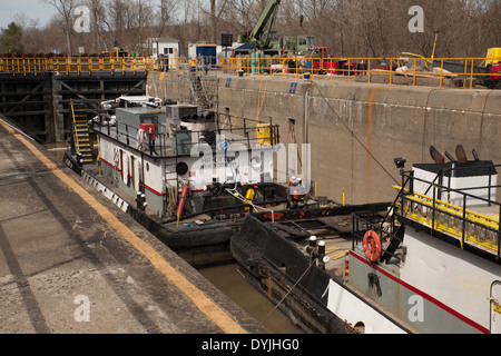 Champlain Canal ist Teil des New York State Kanalsystem, das ist Lock C6 in Fort Miller, New York, während Operationen Baggerarbeiten. Stockfoto