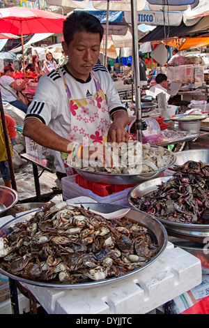 Street Food vendor verkaufen Meeresfrüchte, Bangkok, Thailand Stockfoto