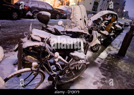 Montmartre, Paris in starkem Schneefall. Seltene Winterbedingungen. Montmartre, Paris, Frankreich Stockfoto