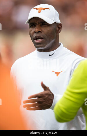 Austin, Texas, USA. 19. April 2014. 19. April 2104: Texas Longhorns Kopf Trainer Charlie Strong während der jährlichen Texas Football Orange-weiss Scrimmage am Darrell K Royal-Texas Memorial Stadium in Austin, TX. Bildnachweis: Csm/Alamy Live-Nachrichten Stockfoto