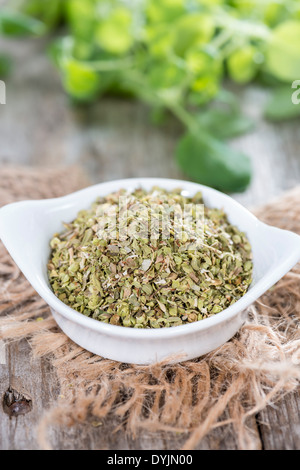 Heap geschreddert Oregano (hochauflösende Nahaufnahmen gedreht) Stockfoto