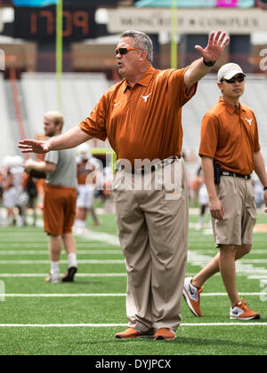 Austin, Texas, USA. 12. Juni 2012. 19. April 2104: Texas Longhorns offensive Coordinator Joe Wickline während der jährlichen Texas Football Orange-weiss Scrimmage am Darrell K Royal-Texas Memorial Stadium in Austin, TX. © Csm/Alamy Live-Nachrichten Stockfoto