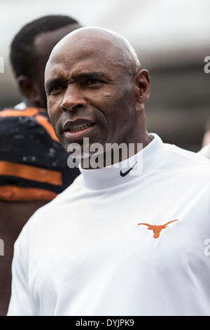 Austin, Texas, USA. 12. Juni 2012. 19. April 2104: Texas Longhorns Kopf Trainer Charlie Strong während der jährlichen Texas Football Orange-weiss Scrimmage am Darrell K Royal-Texas Memorial Stadium in Austin, TX. © Csm/Alamy Live-Nachrichten Stockfoto