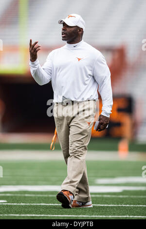 Austin, Texas, USA. 19. April 2014. 19. April 2104: Texas Longhorns Kopf Trainer Charlie Strong während der jährlichen Texas Football Orange-weiss Scrimmage am Darrell K Royal-Texas Memorial Stadium in Austin, TX. © Csm/Alamy Live-Nachrichten Stockfoto