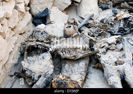 Luxor West Bank, bleibt der Mumien aus einem Grab. Stockfoto