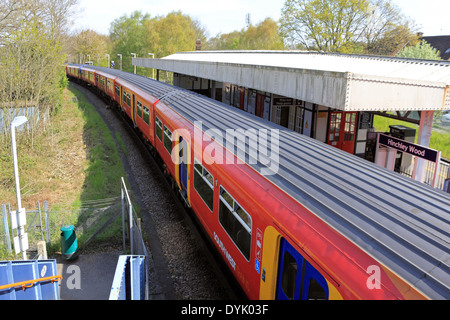 Bahnhof Hinchley Wood, Surrey, England, UK. Stockfoto