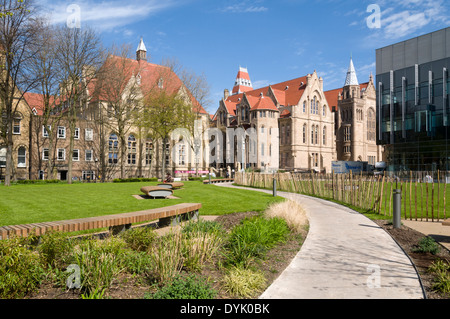 Die alten Viereck Gebäude, Campus der Manchester Universität, Oxford Straße, Manchester, England, UK Stockfoto