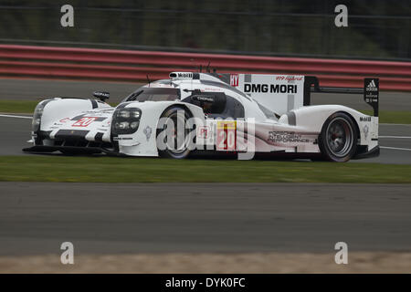 Towcester, UK. 20. April 2014. #20 Porsche 919 Hybrid angetrieben von TIMO BERNHARD, MARK WEBBER und BRENDON HARTLEY während den 6 Stunden von Silverstone 2014 in Silverstone in Towcester, Vereinigtes Königreich. Bildnachweis: James Gasperotti/ZUMA Wire/ZUMAPRESS.com/Alamy Live-Nachrichten Stockfoto