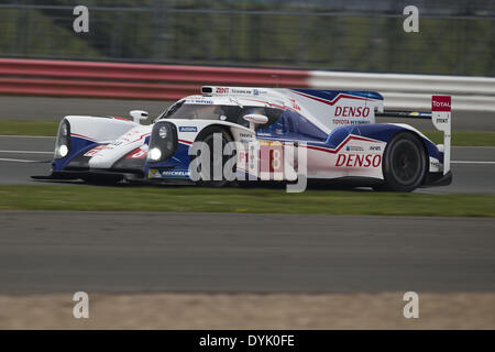 Towcester, UK. 20. April 2014. #8 Toyota TS 040 - Hybrid angetrieben von ANTHONY DAVIDSON, NICOLAS LAPIERRE und SÆ'BASTIEN BUEMI während den 6 Stunden von Silverstone 2014 in Silverstone in Towcester, Vereinigtes Königreich. Bildnachweis: James Gasperotti/ZUMA Wire/ZUMAPRESS.com/Alamy Live-Nachrichten Stockfoto