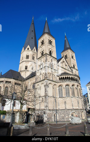 Das Bonner Münster, oder auf Deutsch, der Bonner Münster, ist eine der ältesten Kirchen Deutschlands. Es befindet sich in Bonn, Deutschland. Stockfoto