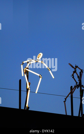 Keyframes Ballett-Licht-Show und Kunst Installation von Figuren mit fluoreszierendem Licht Pavillon Noir Aix en Provence Stockfoto