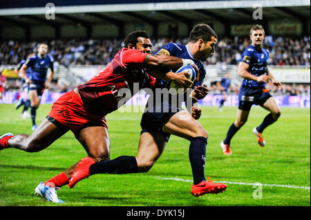 Castres, Frankreich. 18. April 2014. Top14 Herren Rugby Union. Castres gegen Montpellier. Brice Dulin (co) © Aktion Plus Sport/Alamy Live-Nachrichten Stockfoto